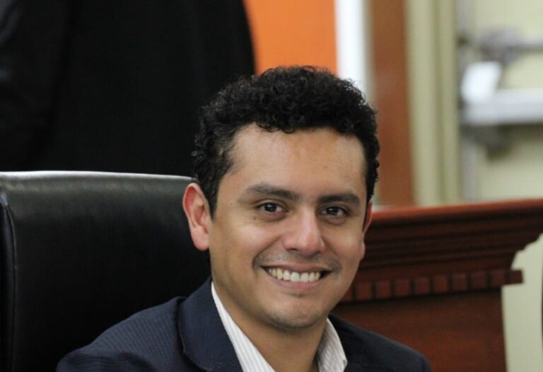 APRUEBAN ELEVAR EL ESTÁNDAR DE BIENESTAR DE SALUD MENTAL DE PERSONAS TRABAJADORAS EN EL SERVICIO PÚBLICO
