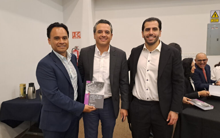 Presentan libro que advierte sobre nuevas sanciones por fallas en prevención de lavado de dinero