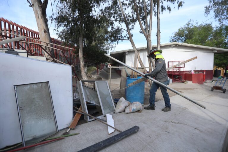Refuerza XXV Ayuntamiento de Tijuana mejoramiento urbano en San Antonio de los Buenos, Playas y Centro