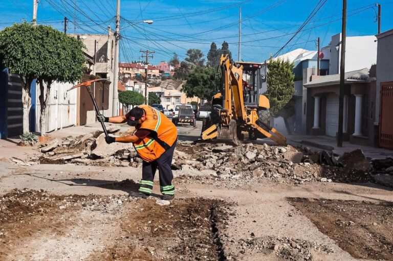 Beneficia Gobierno Municipal a cerca de 70 mil tijuanenses con trabajos de bacheo en distintas delegaciones