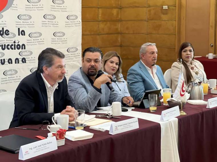 Anuncian inversión federal histórica para carreteras en BC