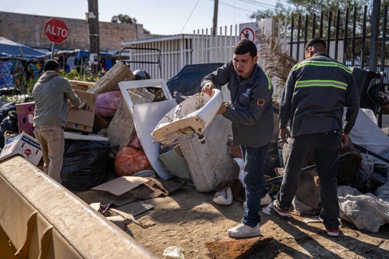 Beneficia Gobierno Municipal a más de 2 mil 400 tijuanenses con recolección de 57 toneladas de basura pesada