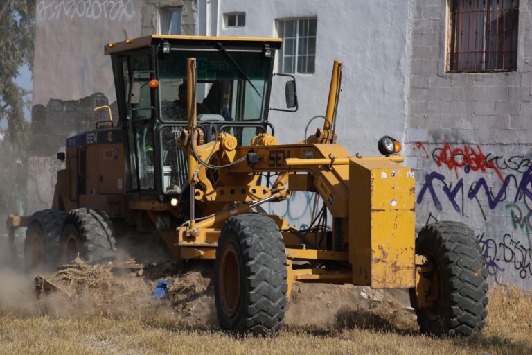 Refuerza Gobierno Municipal labores de mejoramiento urbano en San Antonio de los Buenos, Playas y Centro